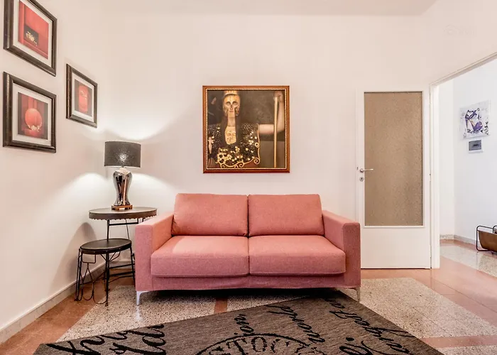 Apartment Easytopstay - Piazza Vescovio Spazioso Trilocale