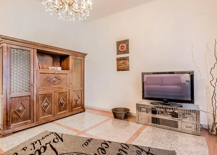 Apartment Easytopstay - Piazza Vescovio Spazioso Trilocale