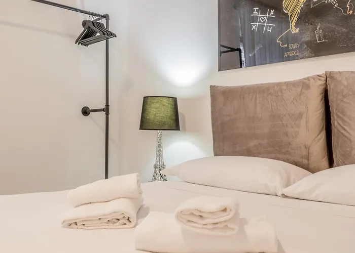 Easytopstay - Piazza Vescovio Spazioso Trilocale Apartment *