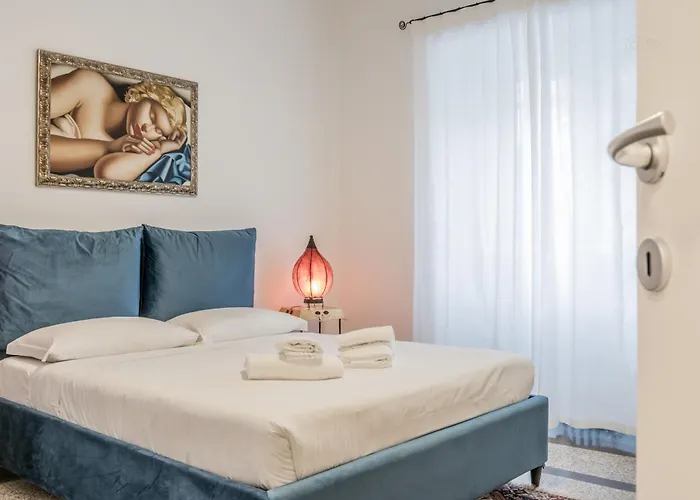 Apartment Easytopstay - Piazza Vescovio Spazioso Trilocale *