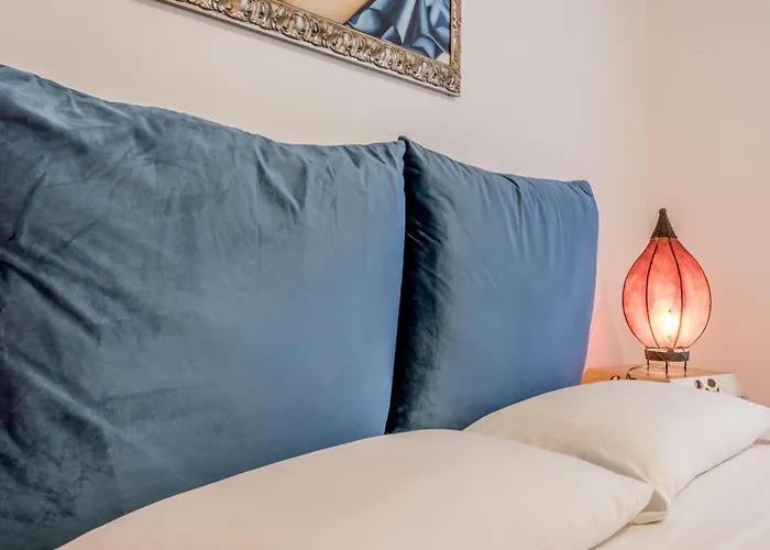 Apartment Easytopstay - Piazza Vescovio Spazioso Trilocale