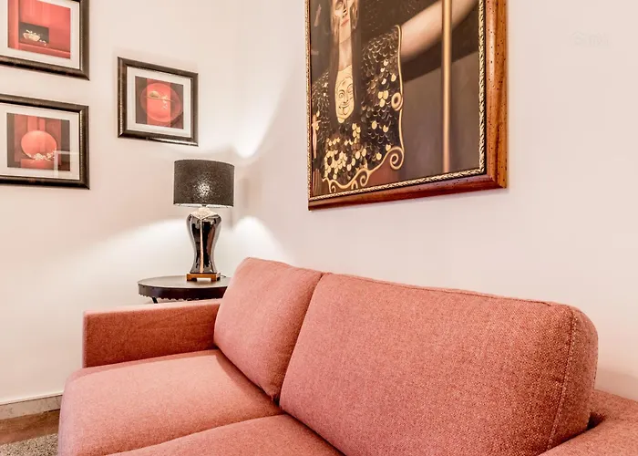 Easytopstay - Piazza Vescovio Spazioso Trilocale